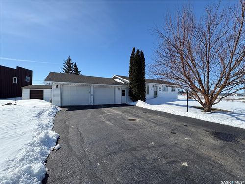 109 Road Ave E, Langenburg, SK, S0A2A0 | Card Image