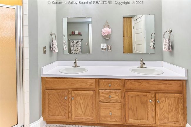 APT-231 - 1313 Lee St E, Condo with 2 bedrooms, 2 bathrooms and null parking in Charleston WV | Image 29