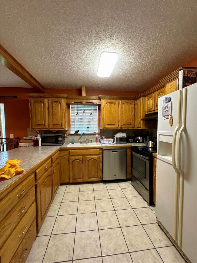 Main kitchen for family events and dinners | Image 15