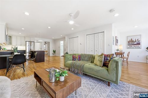 325 5th Street, Jersey City, NJ, 07302 | Card Image