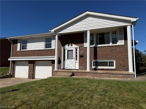 1142 Courtland Rd, Weirton, WV, 26062-5102 | Card Image