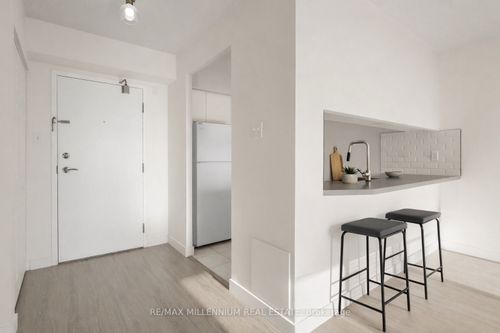 803-12 Laurelcrest St, Brampton, ON, L6S5Y4 | Card Image