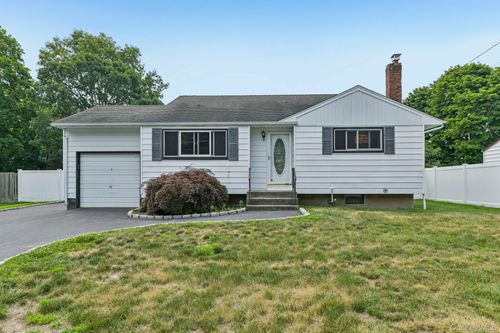 12 Albert St, Shoreham, NY, 11786-2020 | Card Image