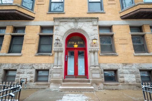 apt-2-618 W Barry Ave, CHICAGO, IL, 60657-4566 | Card Image