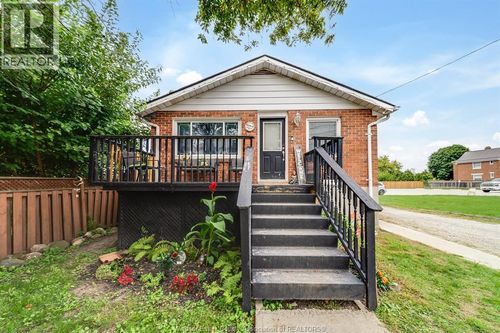 123 Park Ave E, Chatham, ON, N7M3V7 | Card Image