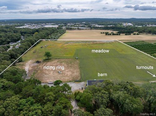 1535 Middle Rd, Baiting Hollow, NY, 11933-1449 | Card Image