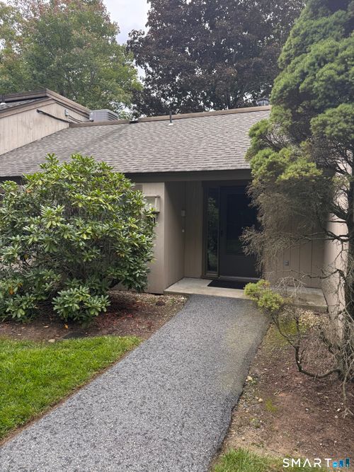 41-41 Crocus Ln, Avon, CT, 06001-4547 | Card Image