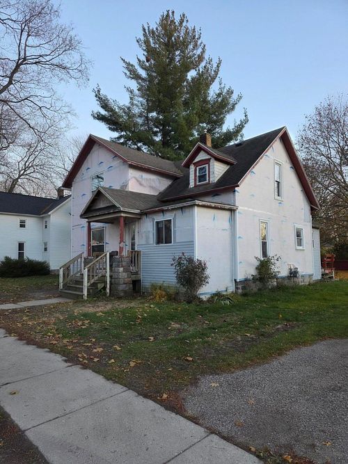 131 Washington St, Sunfield, MI, 48890-9086 | Card Image