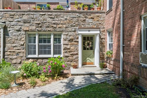 1f-84 Pinewood Rd, Hartsdale, NY, 10530-1637 | Card Image