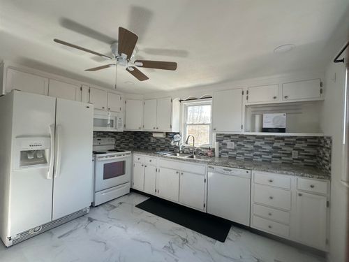4 Lorraine Ave, Pelham, NH, 03076-3325 | Card Image