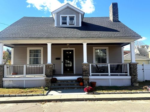 16 Holbrook Ct, Ansonia, CT, 06401-1705 | Card Image