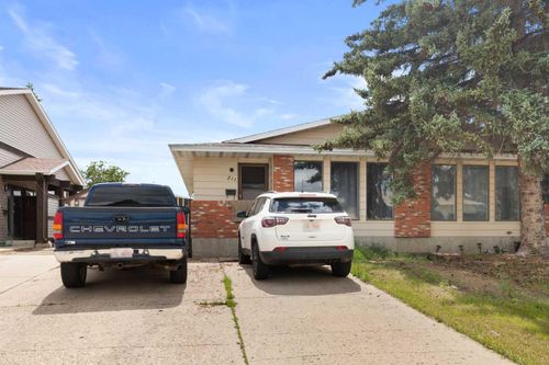 211 Ross Glen Dr Se, Medicine Hat, AB, T1B1N7 | Card Image