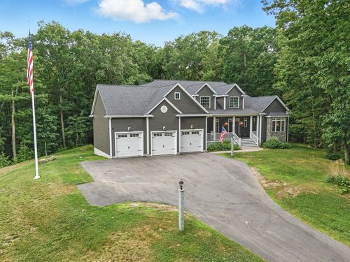 39 Parkside Dr, Pelham, NH, 03076-2124 | Card Image