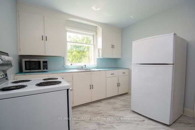 2449 Lansdowne St W, House other with 3 bedrooms, 1 bathrooms and 6 parking in Cavan Monaghan ON | Image 14