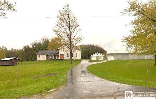 5553 Martin Rd, Fredonia, NY, 14063-9611 | Card Image