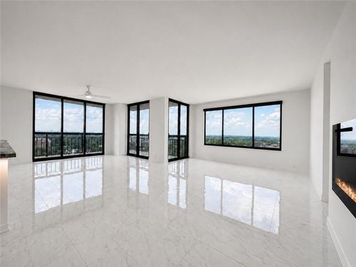 p201-3481 Lakeside Dr Ne, Atlanta, GA, 30326-1367 | Card Image