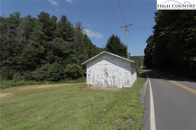 581 N Fork New River Rd, House other with 4 bedrooms, 3 bathrooms and null parking in Lansing NC | Image 19