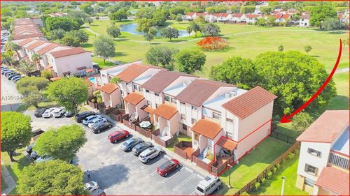 10-425 W Park Dr, Miami, FL, 33172-3903 | Card Image