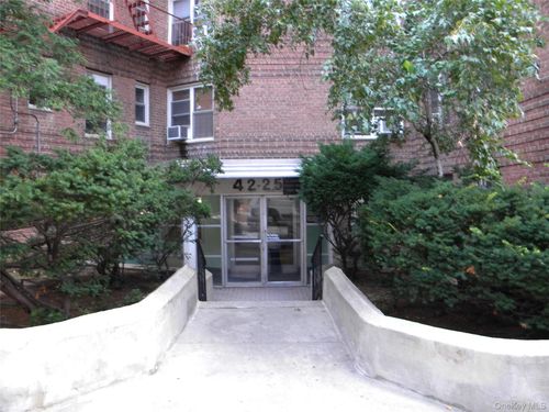 5p-42-25 80 Street, New York, NY, 11373 | Card Image