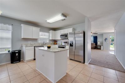 Beautiful new granite counters | Image 3