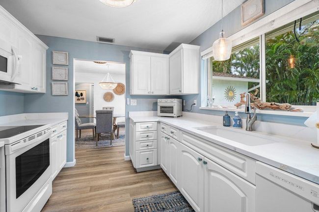 353 Mars Ave, House other with 2 bedrooms, 2 bathrooms and null parking in Tequesta FL | Image 10