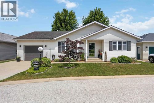 367-5700 Blackwell Sideroad, Sarnia, ON, N7W1B7 | Card Image