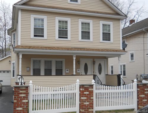9 Lawrence Rd, Poughkeepsie, NY, 12601-2743 | Card Image