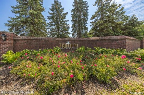 3101 Cameron Cir, Commerce Twp, MI, 48390-5825 | Card Image