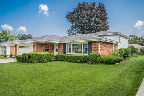913 S See Gwun Ave, Mount Prospect, IL, 60056-4149 | Card Image
