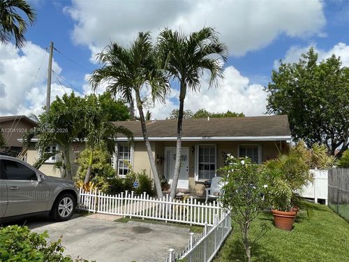 906 Sw 8th Ave, Hallandale Beach, FL, 33009-6808 | Card Image