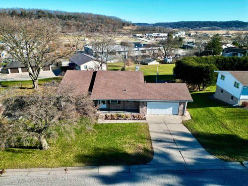 608 Moen St, Decorah, IA, 52101-2718 | Card Image