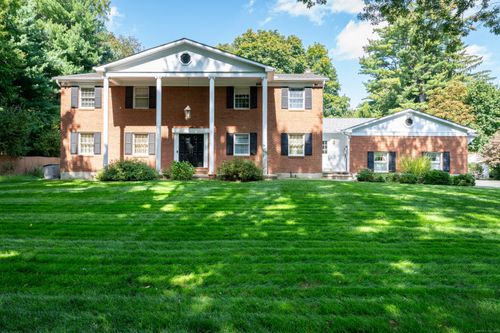 136 Knobloch Ln, Stamford, CT, 06902-1704 | Card Image