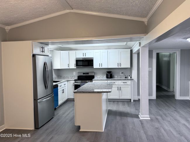 305 E Oak St, House other with 3 bedrooms, 2 bathrooms and null parking in Lake Waccamaw NC | Image 8