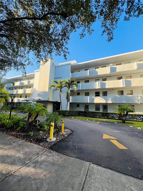 apt-211e-1351 Ne 191st St, Miami, FL, 33179-4021 | Card Image
