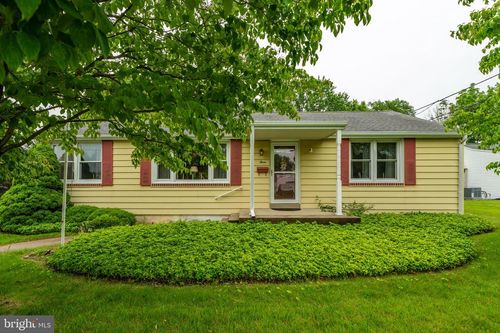 3 Forrest Ave, DOWNINGTOWN, PA, 19335-2426 | Card Image