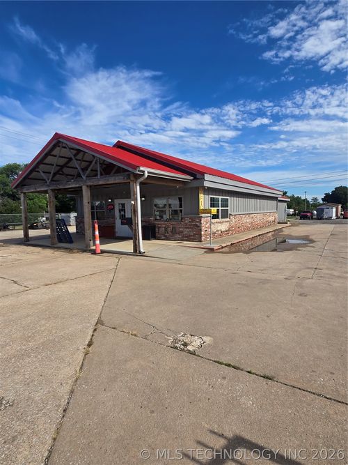 302 E Main St, Cushing, OK, 74023-2644 | Card Image