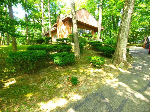 9460 Maple Knoll Dr, Colerain Twp, OH, 45251-1902 | Card Image
