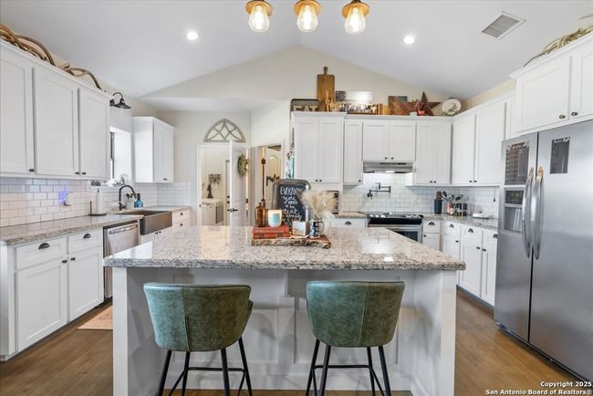 226 Private Rd 3251, Home with 4 bedrooms, 2 bathrooms and null parking in Alice TX | Image 6