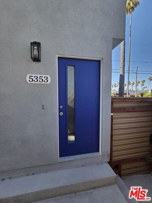 5353 S Harcourt Ave, Windsor Hills, CA, 90043-2215 | Card Image