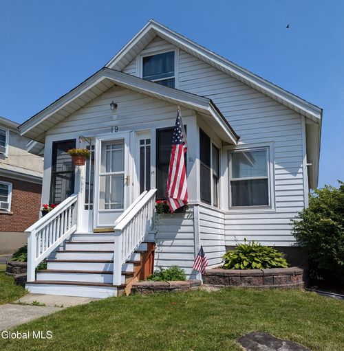 19 Pleasant Ave, Amsterdam, NY, 12010-2616 | Card Image