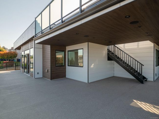 Balcony with Speakers | Image 49