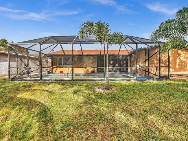 8910 Nw 7 Th Ct, House other with 3 bedrooms, 2 bathrooms and null parking in Pembroke Pines FL | Image 28