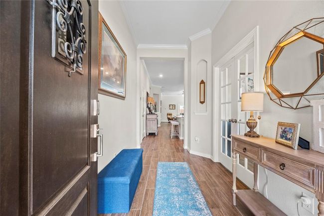 Front entryway | Image 4