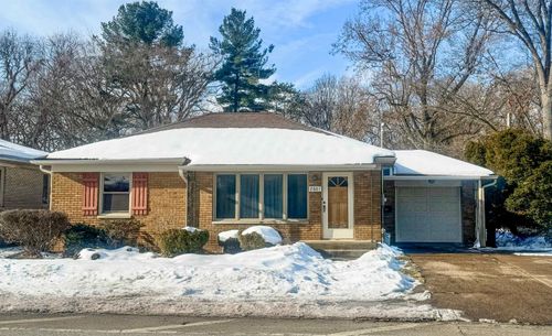 2601 7th St, East Moline, IL, 61244-3202 | Card Image