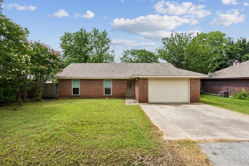 315 Oakwood Cir, Shady Shores, TX, 76208-5213 | Card Image