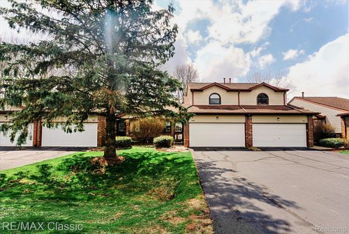 45-9039 Lake E Road, Springfield Charter Township, MI, 48348 | Card Image