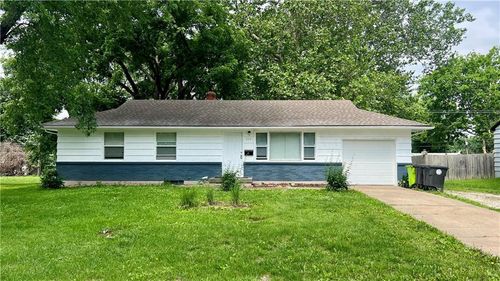 204 N Park Dr, Belton, MO, 64012-1960 | Card Image