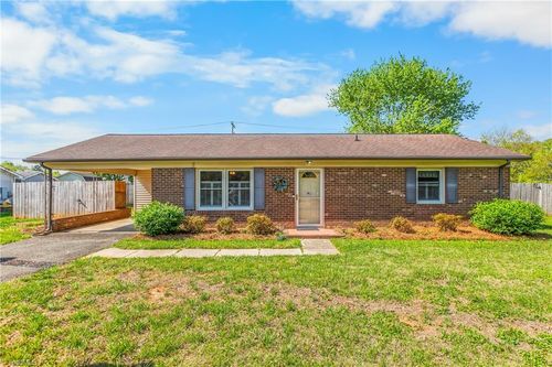 143 Jenny Ln, Pilot Mountain, NC, 27041-8121 | Card Image