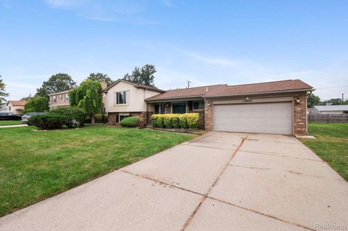 38684 Meadowlawn St, Wayne, MI, 48184-1078 | Card Image