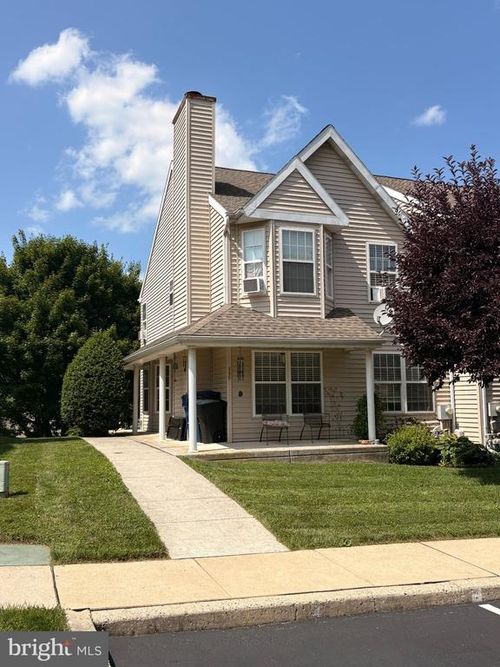 135 Peters Ct, COATESVILLE, PA, 19320-2761 | Card Image